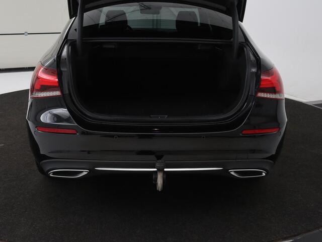 Mercedes-Benz A-KLASSE 250e Business Solution Luxury | Leder | Stoelverwarming | Trekhaak | Camera | Navigatie | Full LED | Park Assist | Climate control | Widescreen