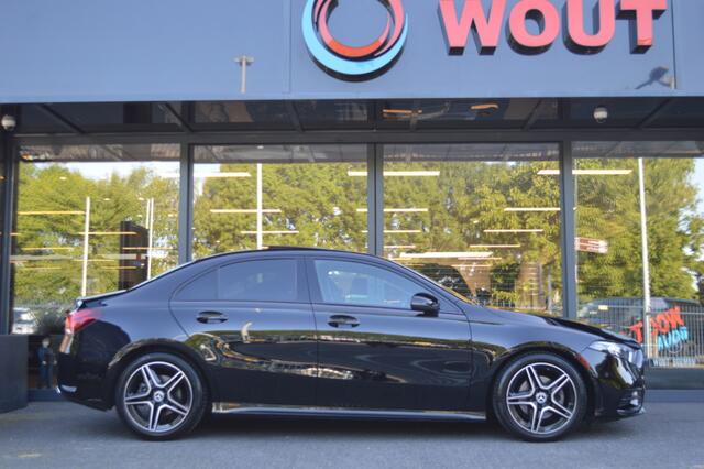Mercedes-Benz A-KLASSE 200 AMG Led Panorama Widescreen Sfeer Camera 360 Pdc