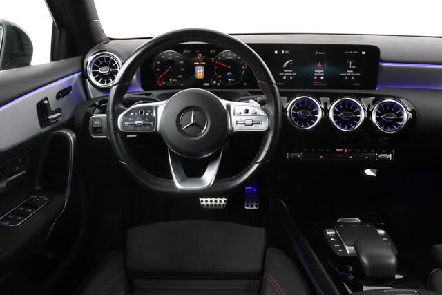 Mercedes-Benz A-KLASSE 250 e AMG Business Limited | Panoramadak | Sfeerverlichting | Memory | Burmester |