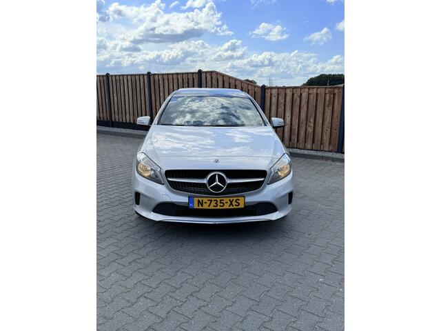 Mercedes-Benz A-KLASSE 180 AMG-Line PANO 18 INCH keyless