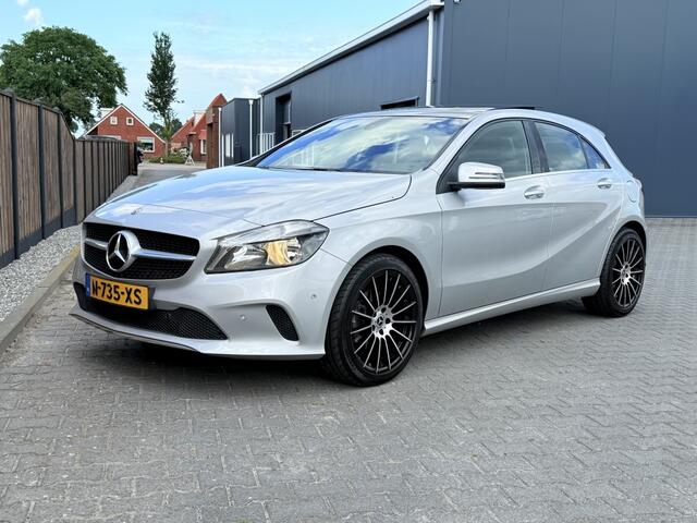 Mercedes-Benz A-KLASSE 180 AMG-Line PANO 18 INCH keyless