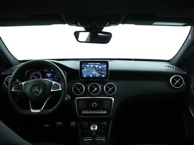 Mercedes-Benz A-KLASSE 180 AMG Sportpakket | Panoramadak | Stoelverwarming | Sfeerverlichting | LED | Navigatie | Parkeersensoren | Inclusief 12 Maanden Garantie
