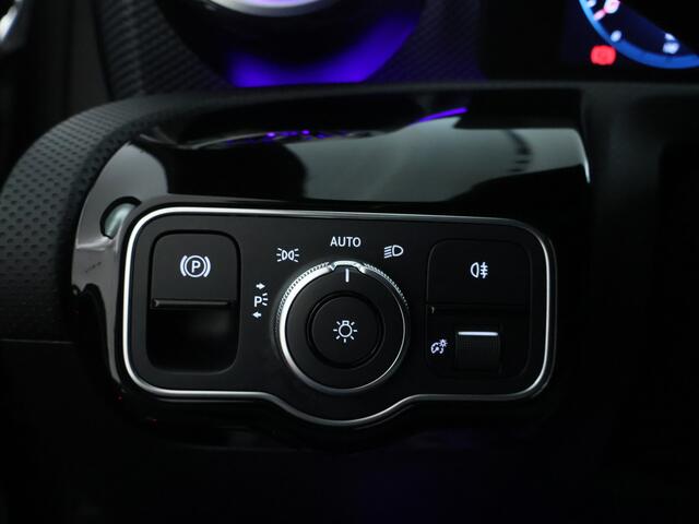 Mercedes-Benz A-KLASSE 180 Luxury Line Led Koplampen | Sfeerverlichting | Stoelverwarming voor | Spiegel Pakket. Inclusief 48 maanden MB Certified garantie voor Europa.