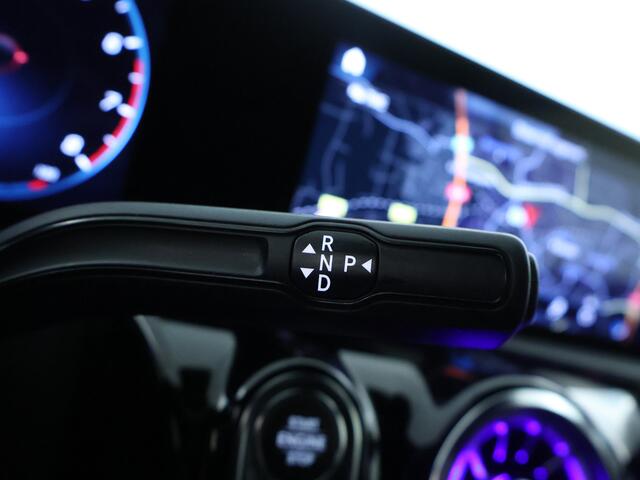 Mercedes-Benz A-KLASSE 180 Luxury Line Led Koplampen | Sfeerverlichting | Stoelverwarming voor | Spiegel Pakket. Inclusief 48 maanden MB Certified garantie voor Europa.