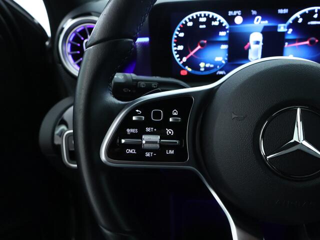 Mercedes-Benz A-KLASSE 180 Luxury Line Led Koplampen | Sfeerverlichting | Stoelverwarming voor | Spiegel Pakket. Inclusief 48 maanden MB Certified garantie voor Europa.