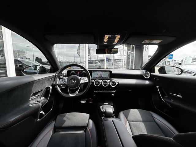 Mercedes-Benz A-KLASSE 180 AMG Line | Carplay | Navi | Airco