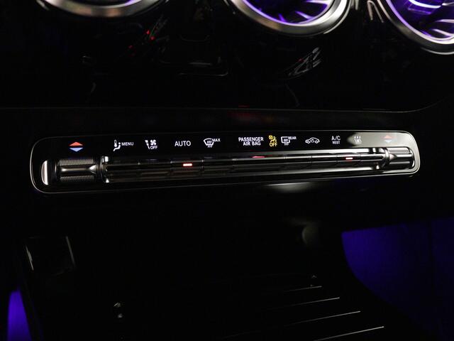Mercedes-Benz A-KLASSE 250 e Luxury Line | Trekhaak | Draadloos oplaadsysteem voor mobiele eindapparaten | Dodehoekassistent | Extra USB-poorten | Parkeerpakket met achteruitrijcamera | Sfeerverlichting |