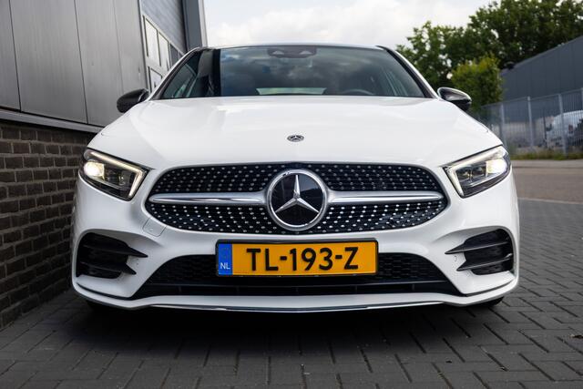 Mercedes-Benz A-KLASSE 200 164 pk Launch Edition Premium Plus AMG-Sportpakket /NL-Auto/ Pano-Dak/ 360-Camera/ Sfeer-Verl./ Burmester/ Sport-Stoelen/ Stoel.Verw/ LED-Koplamp/ 18'' LMV