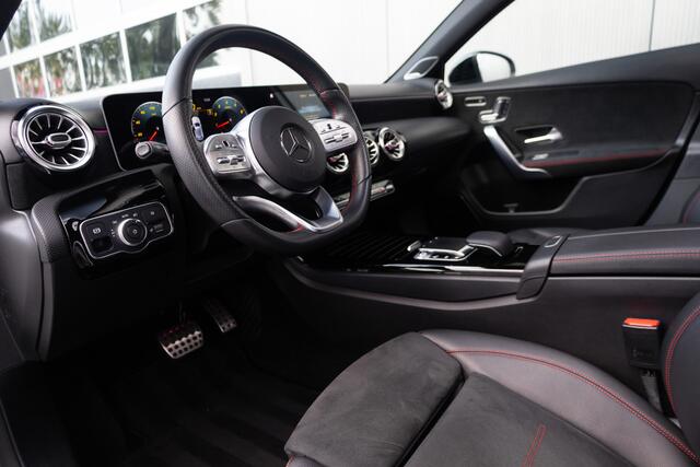 Mercedes-Benz A-KLASSE 200 164 pk Launch Edition Premium Plus AMG-Sportpakket /NL-Auto/ Pano-Dak/ 360-Camera/ Sfeer-Verl./ Burmester/ Sport-Stoelen/ Stoel.Verw/ LED-Koplamp/ 18'' LMV