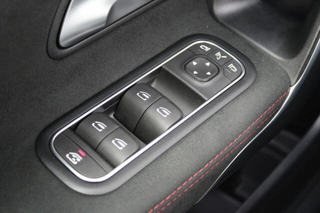 Mercedes-Benz A-KLASSE 250e AMG Line - Widescreen - Stoelverwarming - Camera - Pano - LED - DC Lader - Nightpakket - Rijklaar