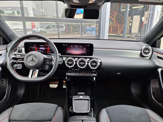 Mercedes-Benz A-KLASSE 250 e AMG Line | Night Pakket | Apple CarPlay | Android Auto | Sierdelen Aluminium | Sfeerverlichting | Stoelverwarming | Achteruitrijcamera | Parkeersensoren | Elektrisch Inklapbare Buitenspiegels