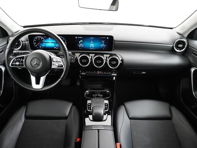Mercedes-Benz A-KLASSE 180 d Business Solution Automaat Navigatie MBUX Camera