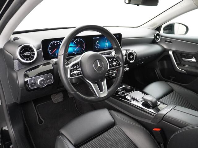 Mercedes-Benz A-KLASSE 180 d Business Solution Automaat Navigatie MBUX Camera