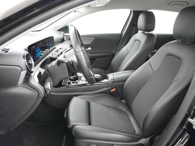 Mercedes-Benz A-KLASSE 180 d Business Solution Automaat Navigatie MBUX Camera