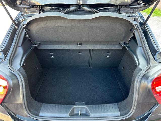 Mercedes-Benz A-KLASSE 180 AMG Line, Climate C, Navigatie, Lmv!!!