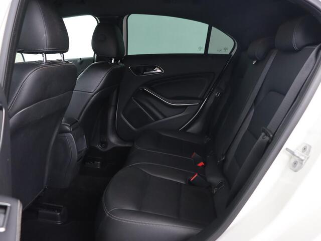 Mercedes-Benz A-KLASSE 200 Urban | Leder | Stoelverwarming | Navigatie | Harman/Kardon | Park Assist | Carplay | Airco | Cruise control | Bluetooth