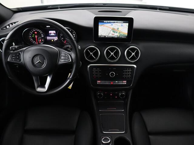 Mercedes-Benz A-KLASSE 200 Urban | Leder | Stoelverwarming | Navigatie | Harman/Kardon | Park Assist | Carplay | Airco | Cruise control | Bluetooth
