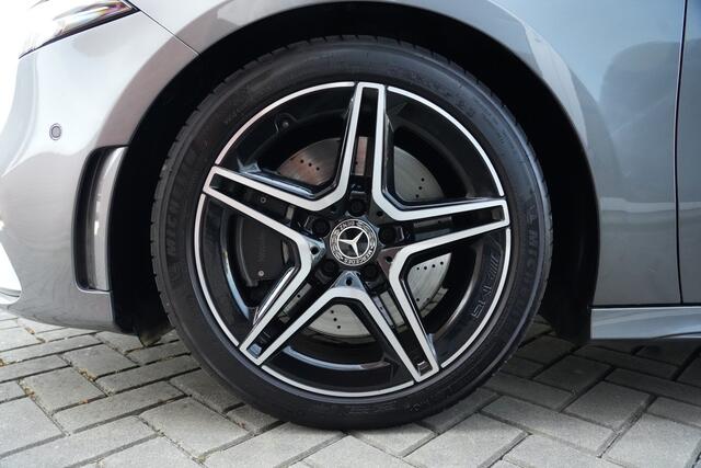 Mercedes-Benz A-KLASSE 250 AMG Premium Plus 224pk Panoramadak/360Camera/Trekhaak