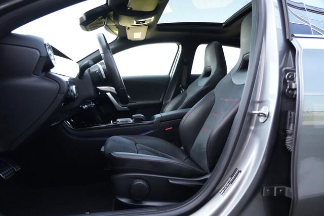 Mercedes-Benz A-KLASSE 250 AMG Premium Plus 224pk Panoramadak/360Camera/Trekhaak