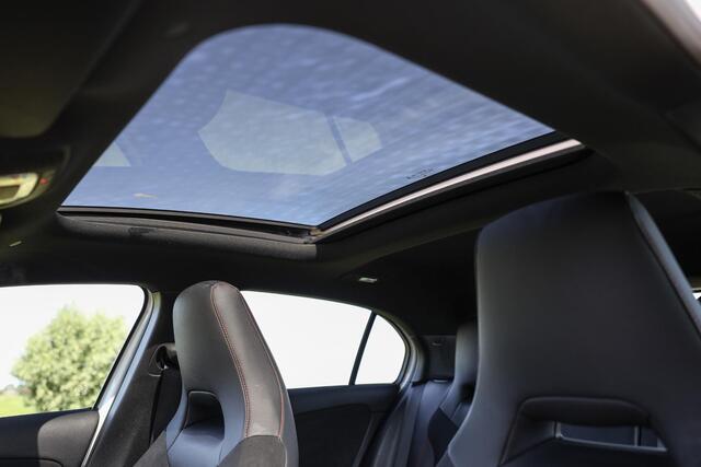 Mercedes-Benz A-KLASSE 200 AMG ? Pano ? LED ? Carplay