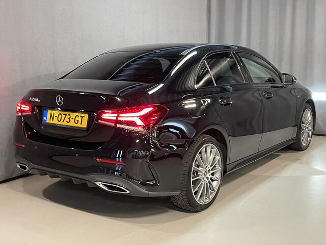 Mercedes-Benz A-KLASSE 250 e Premium 19"/Dodehoek/Camera/Sfeerverlichting/Stoelverwarming/Apple Carplay& Android Auto