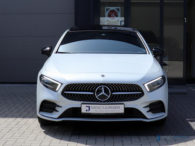 Mercedes-Benz A-KLASSE 250 e AMG | 8G Aut. | Business | Ambiente | Pano | MBUX High End | 360* Camera | Night Pakket | Spiegel Pakkeet | Wegzwenkb. Trekhaak | Multibeam LED | Apple Car Play/Android Auto | Parkeer Pakket | Volledig Dealeronderhouden |