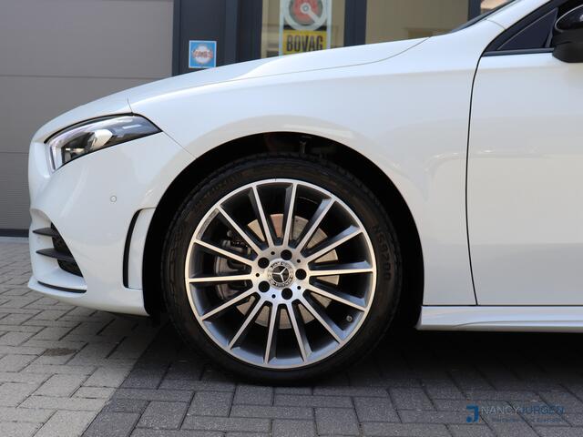 Mercedes-Benz A-KLASSE 250 e AMG | 8G Aut. | Business | Ambiente | Pano | MBUX High End | 360* Camera | Night Pakket | Spiegel Pakkeet | Wegzwenkb. Trekhaak | Multibeam LED | Apple Car Play/Android Auto | Parkeer Pakket | Volledig Dealeronderhouden |