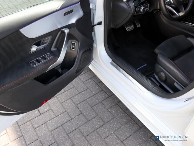 Mercedes-Benz A-KLASSE 250 e AMG | 8G Aut. | Business | Ambiente | Pano | MBUX High End | 360* Camera | Night Pakket | Spiegel Pakkeet | Wegzwenkb. Trekhaak | Multibeam LED | Apple Car Play/Android Auto | Parkeer Pakket | Volledig Dealeronderhouden |