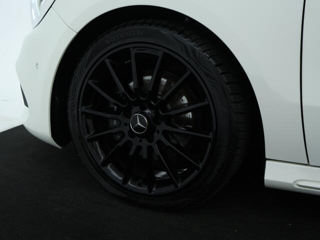 Mercedes-Benz A-KLASSE 180 AMG Line Night Pakket Panoramadak | Stoelverwarming | Nightpakket | AMG Line