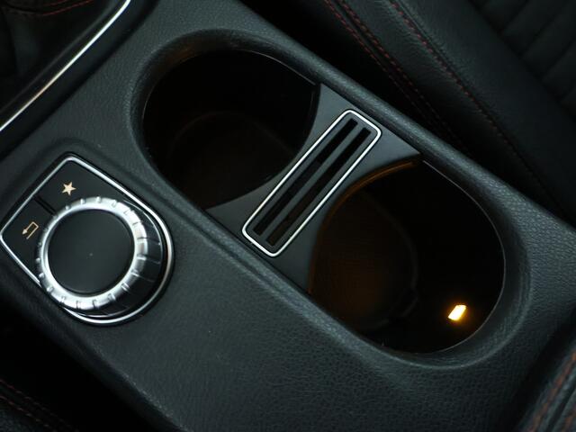 Mercedes-Benz A-KLASSE 180 AMG Line Night Pakket Panoramadak | Stoelverwarming | Nightpakket | AMG Line