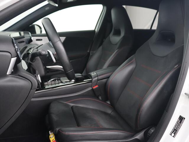 Mercedes-Benz A-KLASSE 250e AMG Night | Stoelverwarming | Camera | Sfeerverlichting | Leder/Alcantara | Park Assist | Navigatie | Widescreen | Full LED | PHEV | Plug In
