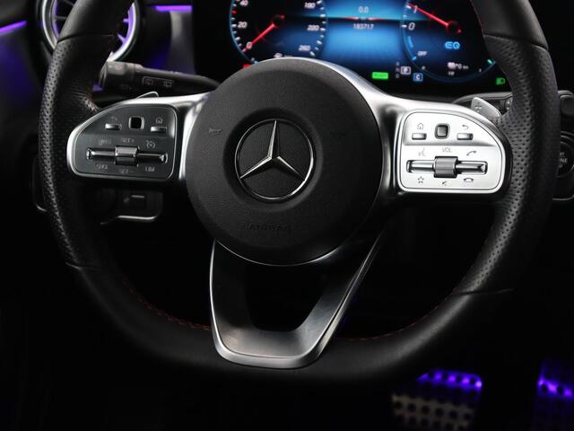 Mercedes-Benz A-KLASSE 250e AMG Night | Stoelverwarming | Camera | Sfeerverlichting | Leder/Alcantara | Park Assist | Navigatie | Widescreen | Full LED | PHEV | Plug In