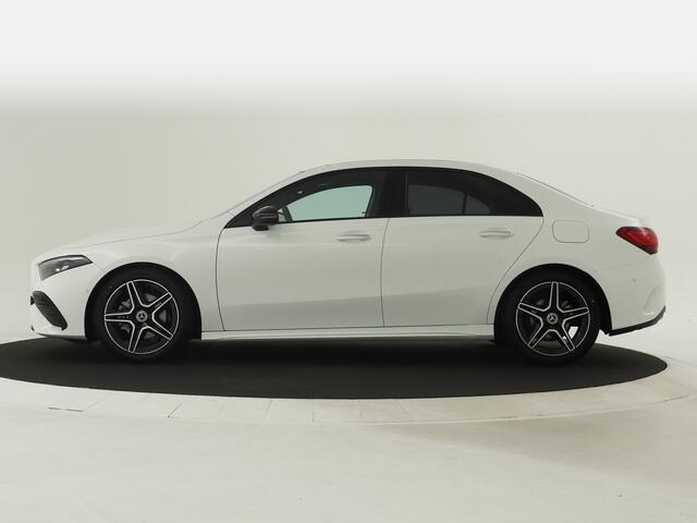 Mercedes-Benz A-KLASSE 180 Star Edition AMG Line | Nightpakket | Parkeerpakket met achteruitrijcamera | KEYLESS GO-comfortpakket | Extra USB-poorten | Antidiefstalpakket URBAN GUARD PLUS | Sfeerverlichting |