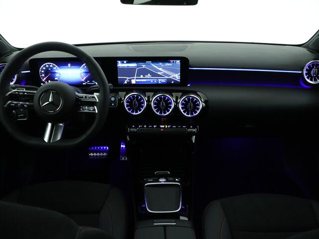 Mercedes-Benz A-KLASSE 180 Star Edition AMG Line | Nightpakket | Parkeerpakket met achteruitrijcamera | KEYLESS GO-comfortpakket | Extra USB-poorten | Antidiefstalpakket URBAN GUARD PLUS | Sfeerverlichting |