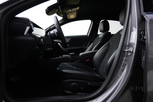 Mercedes-Benz A-KLASSE 180 Business Solution AMG 136pk Stoelverwarming/Navigatie/Camera