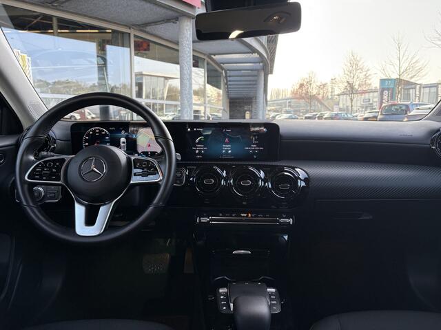 Mercedes-Benz A-KLASSE 180 Business Solution | Navigatie | Camera | Stoelverwarming | Cruise Control | Climate Control