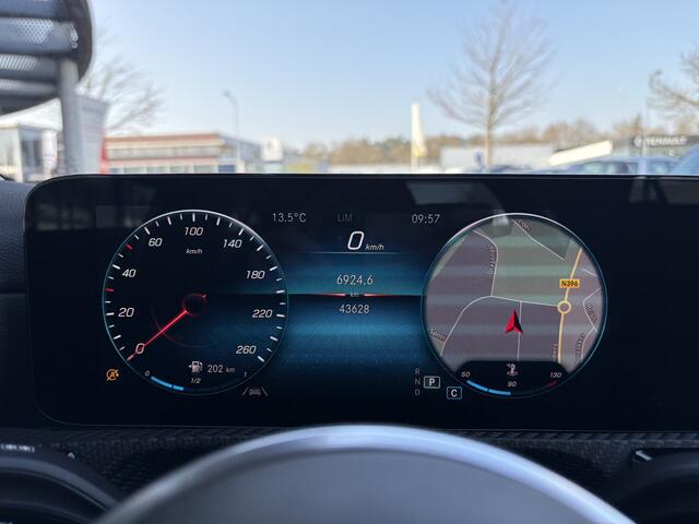 Mercedes-Benz A-KLASSE 180 Business Solution | Navigatie | Camera | Stoelverwarming | Cruise Control | Climate Control