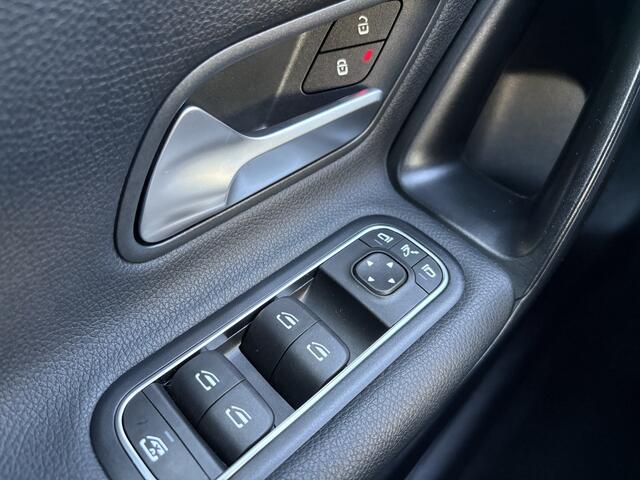 Mercedes-Benz A-KLASSE 180 Business Solution | Navigatie | Camera | Stoelverwarming | Cruise Control | Climate Control
