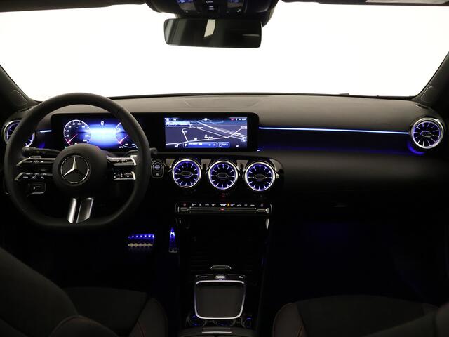 Mercedes-Benz A-KLASSE 180 Star Edition Limited | AMG Line | Nightpakket | Dodehoekassistent | Parkeerpakket met achteruitrijcamera | KEYLESS GO | Draadloos oplaadsysteem voor smartphone | Sfeerverlichting |