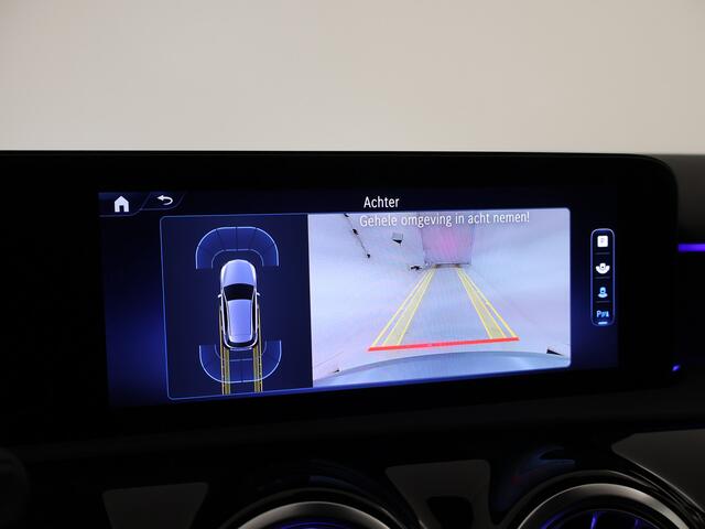 Mercedes-Benz A-KLASSE 180 Star Edition Limited | AMG Line | Nightpakket | Dodehoekassistent | Parkeerpakket met achteruitrijcamera | KEYLESS GO | Draadloos oplaadsysteem voor smartphone | Sfeerverlichting |