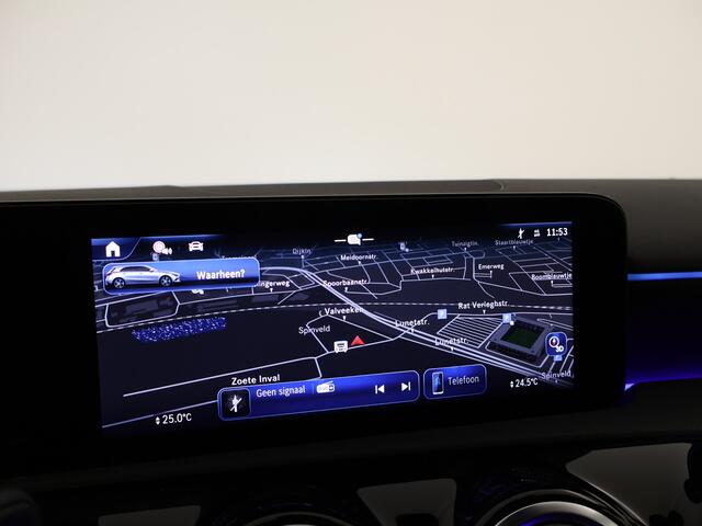 Mercedes-Benz A-KLASSE 180 Star Edition Limited | AMG Line | Nightpakket | Dodehoekassistent | Parkeerpakket met achteruitrijcamera | KEYLESS GO | Draadloos oplaadsysteem voor smartphone | Sfeerverlichting |