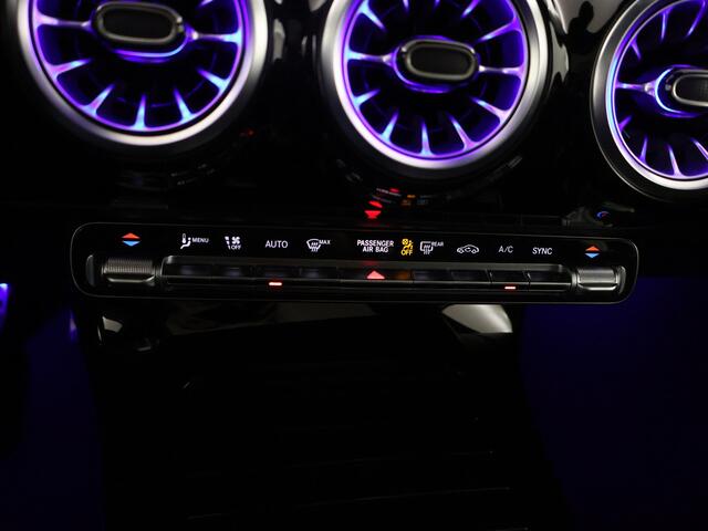 Mercedes-Benz A-KLASSE 180 Star Edition Limited | AMG Line | Nightpakket | Dodehoekassistent | Parkeerpakket met achteruitrijcamera | KEYLESS GO | Draadloos oplaadsysteem voor smartphone | Sfeerverlichting |
