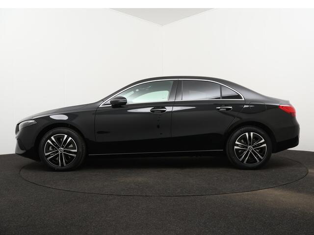 Mercedes-Benz A-KLASSE 250 e Star Edition Limited | Dodehoekassistent | KEYLESS GO-comfortpakket | Draadloos oplaadsysteem voor Smartphone | Extra USB-poorten | Parkeerpakket met achteruitrijcamera | Sfeerverlichting |