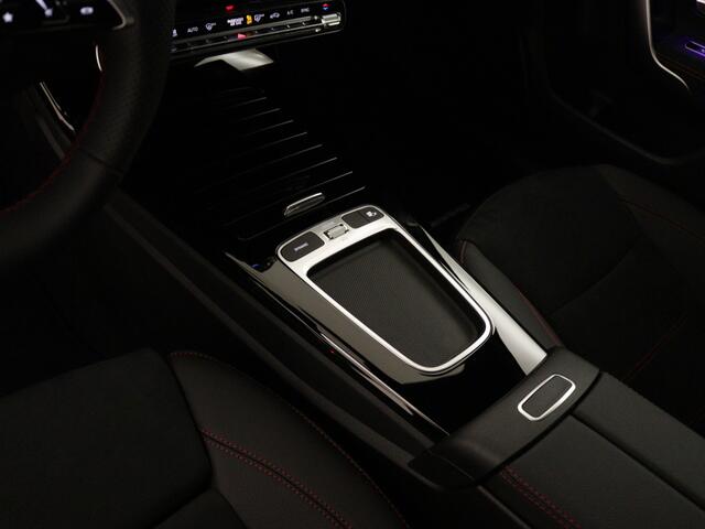 Mercedes-Benz A-KLASSE 180 Star Edition Limited | AMG Line | Nightpakket | Dodehoekassistent | Sfeerverlichting | Parkeerpakket met achteruitrijcamera | Extra USB-poorten | Draadloos oplaadsysteem voor Smartphone | KEYLESS GO-comfortpakket |