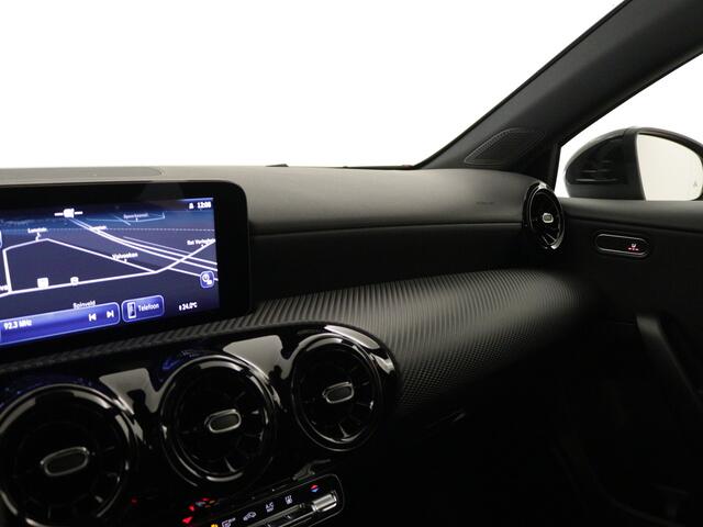 Mercedes-Benz A-KLASSE 250 e Star Edition | Dodehoekassistent | Extra USB-poorten | Spiegelpakket | High-performance led-koplampen | Parkeerpakket met achteruitrijcamera | Verwarmde stoelen vooraan |