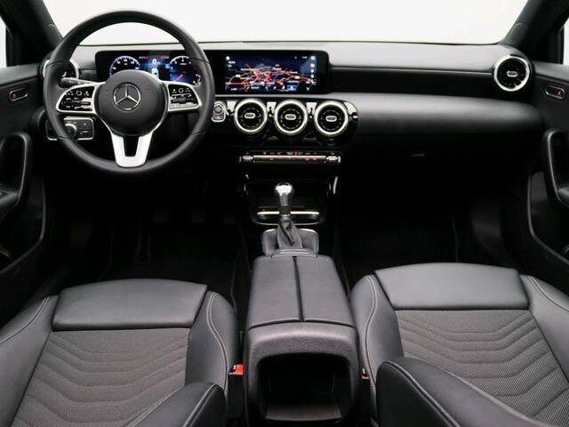 Mercedes-Benz A-KLASSE 180 Business Solution Panorama Schuif Kanteldak | Led koplampen. Inclusief 24 maanden MB Certified garantie voor Europa.