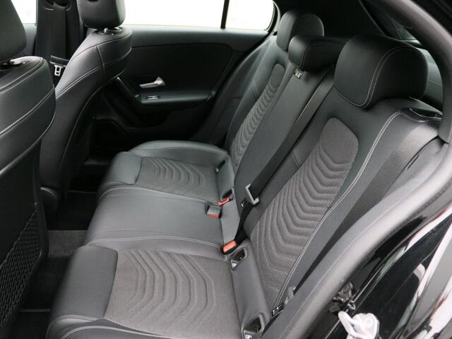 Mercedes-Benz A-KLASSE 180 Business Solution Panorama Schuif Kanteldak | Led koplampen. Inclusief 24 maanden MB Certified garantie voor Europa.