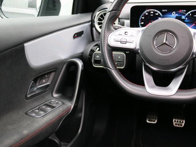 Mercedes-Benz A-KLASSE 160 Business Solution AMG AMG Line | Night Pakket | Panorama Schuif-Kanteldak | Sfeerverlichting. Inclusief 24 maanden MB Certified garantie voor Europa.
