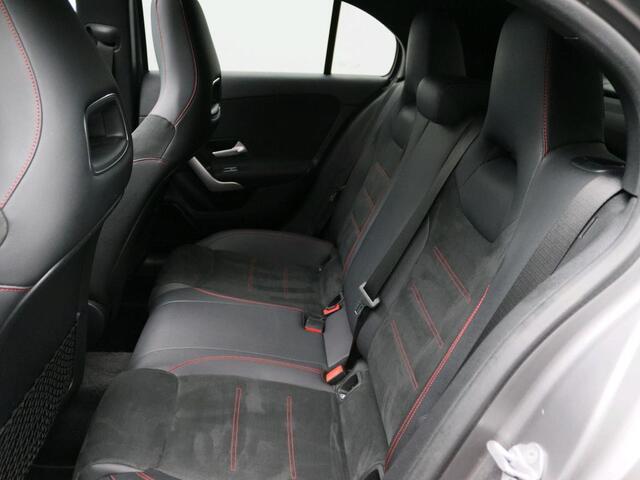 Mercedes-Benz A-KLASSE 160 Business Solution AMG AMG Line | Night Pakket | Panorama Schuif-Kanteldak | Sfeerverlichting. Inclusief 24 maanden MB Certified garantie voor Europa.