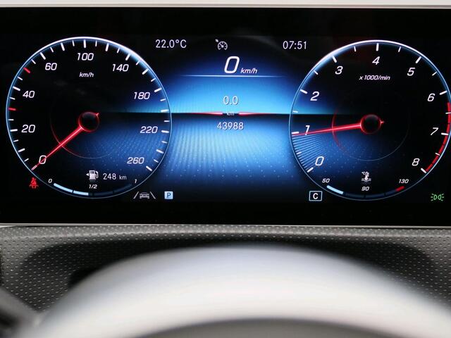 Mercedes-Benz A-KLASSE 160 Business Solution AMG AMG Line | Night Pakket | Panorama Schuif-Kanteldak | Sfeerverlichting. Inclusief 24 maanden MB Certified garantie voor Europa.